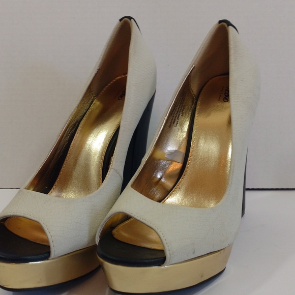 White & Gold Mossimo Heels Size 10 - Picture 5 of 5